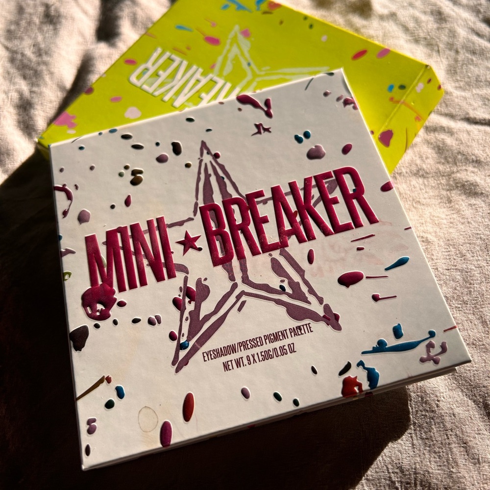 Jeffrey Star Mini Breaker eyeshadow pigment palette